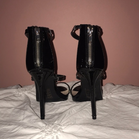 Heels - Picture 3 of 4